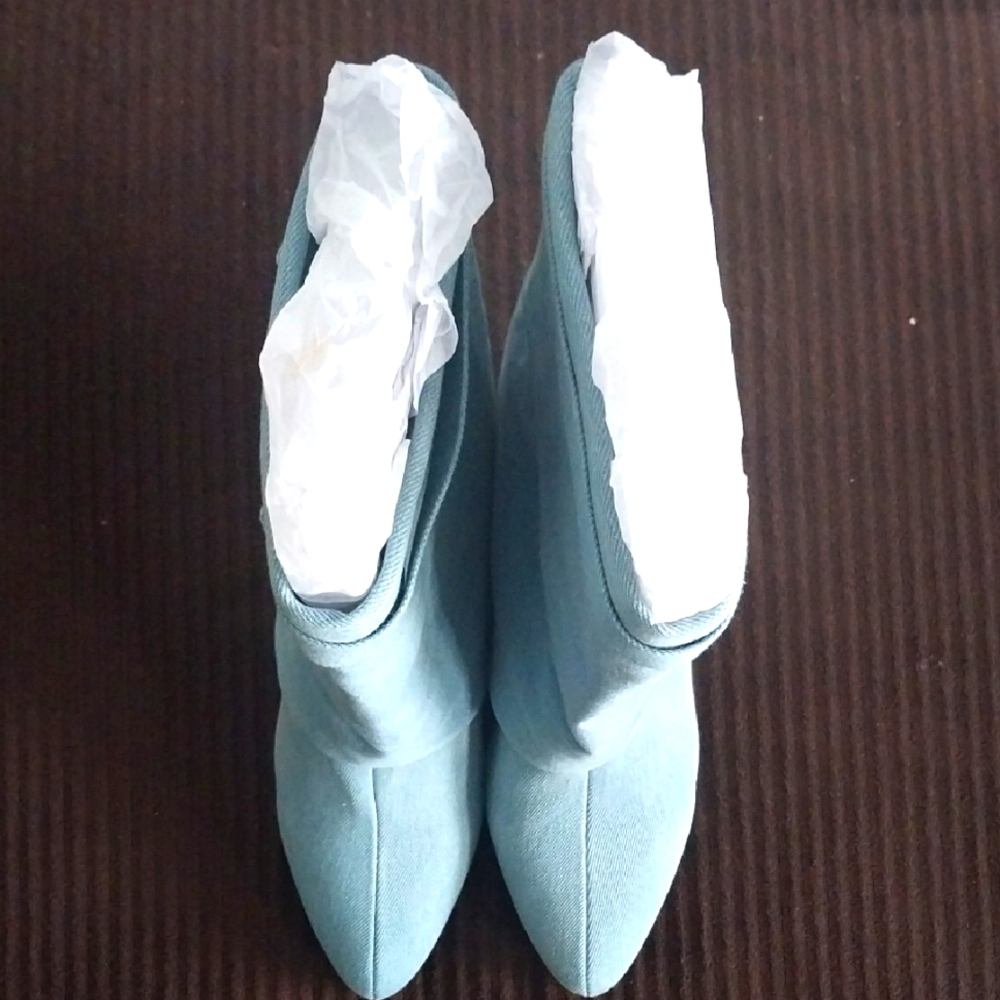 Dominique Nicole Blue Woman's Jean Boots NWOT